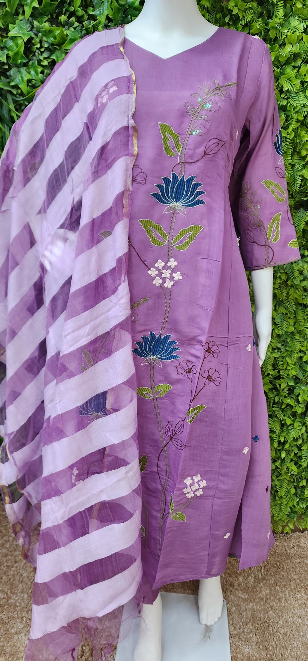 Mulchenderi Aline Lotus