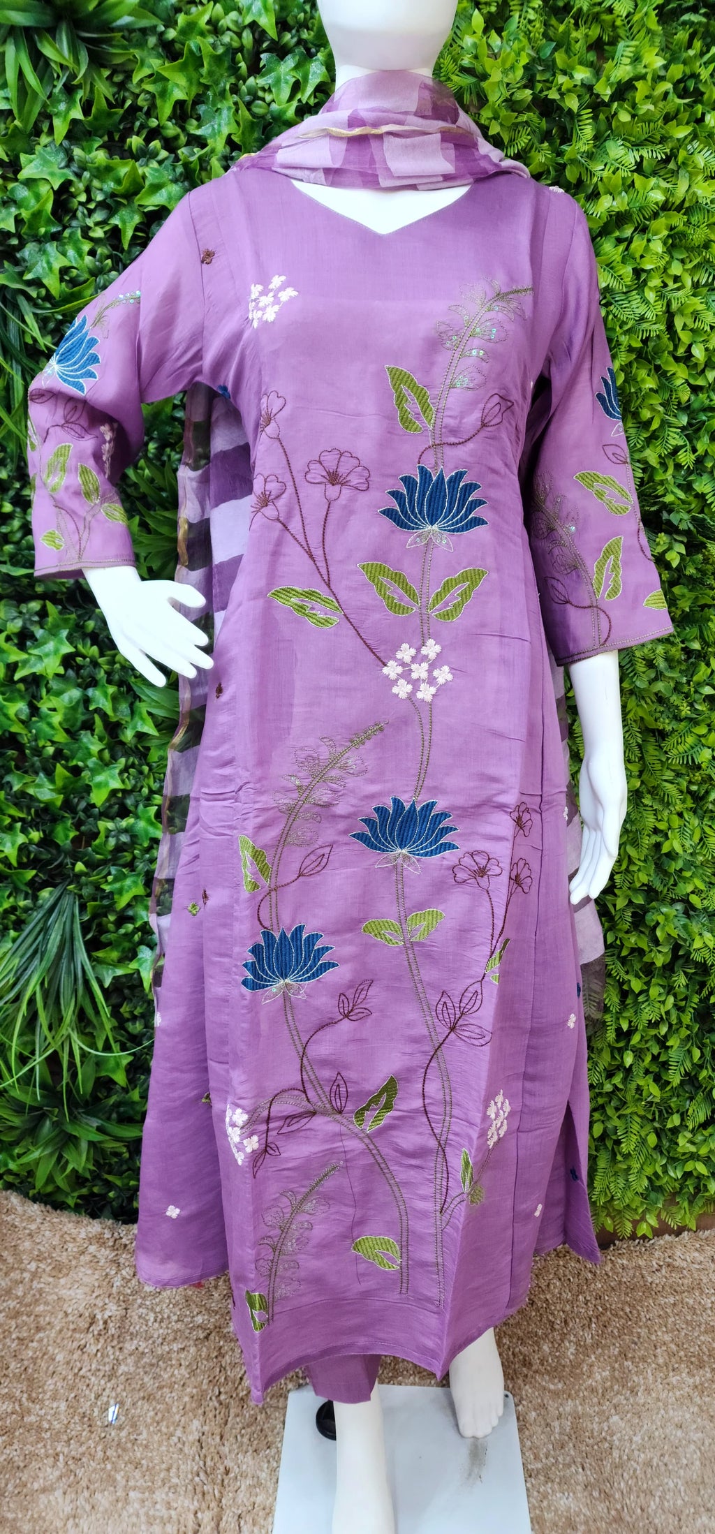 Mulchenderi Aline Lotus