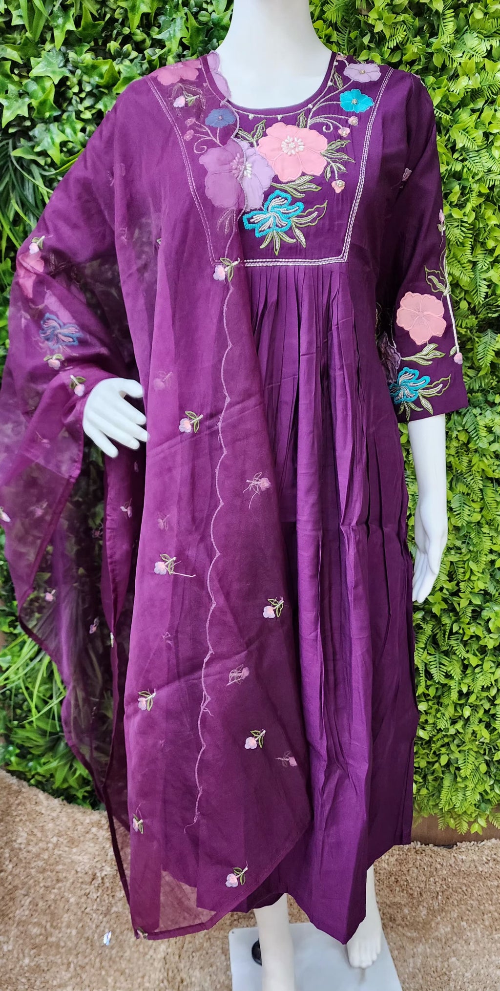 Mulchenderi Nyra Applique