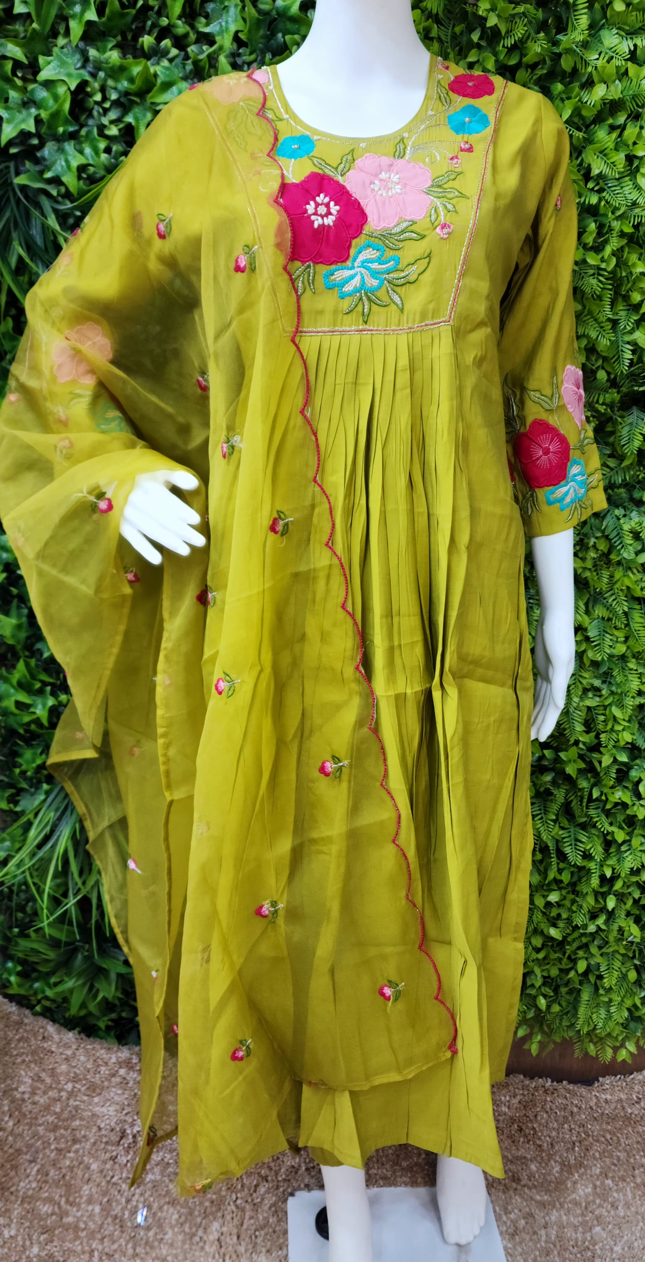 Mulchenderi Nyra Applique