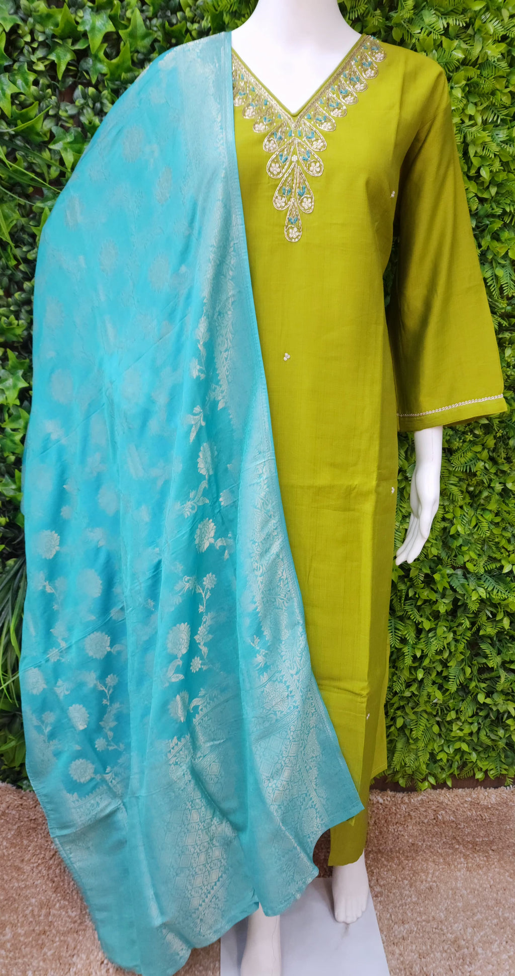 Plussize Vatican Partywear