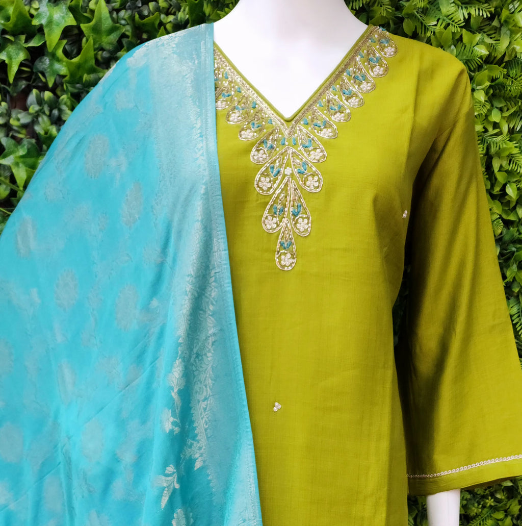 Plussize Vatican Partywear