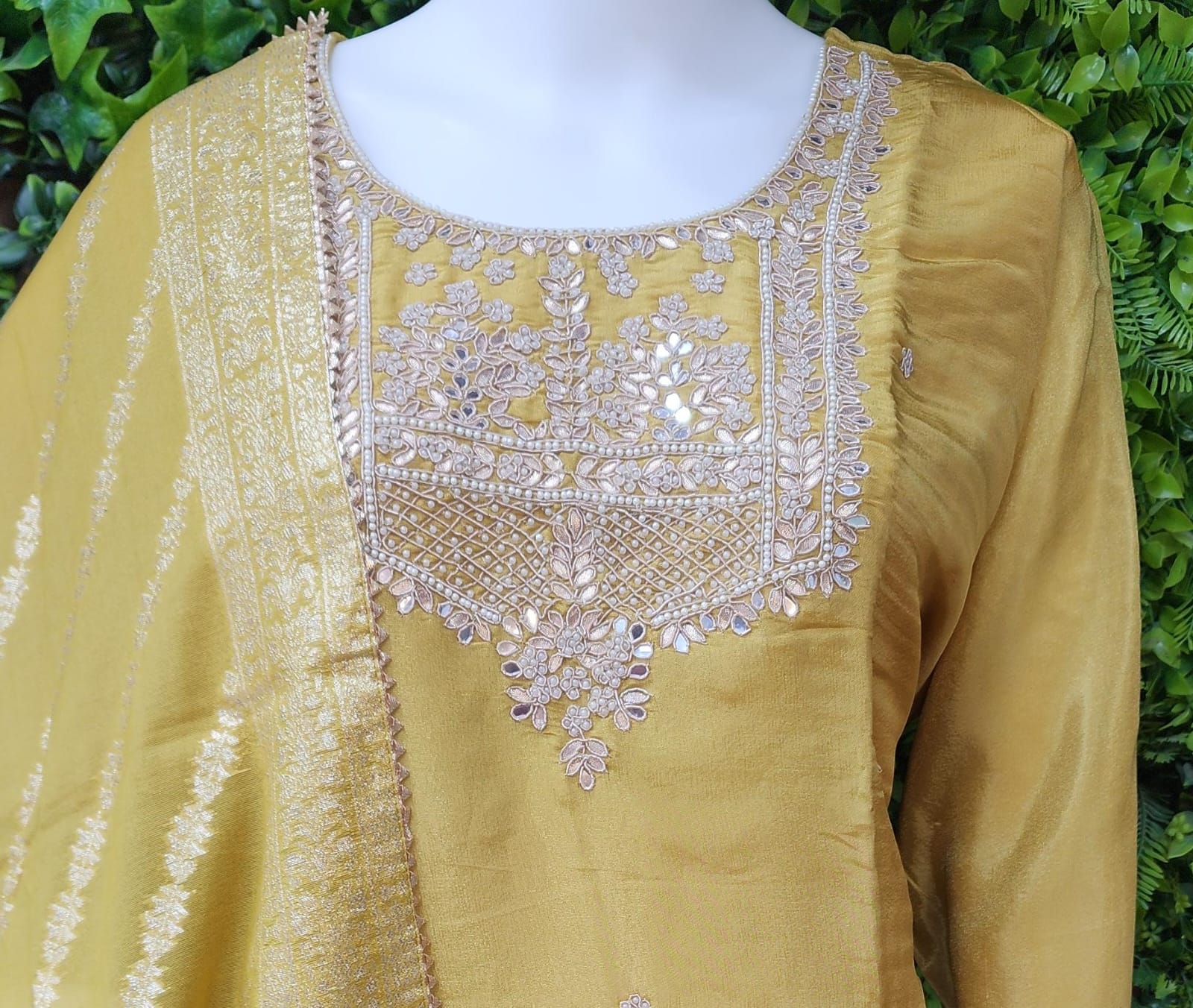 Plussize Glasstissue Partywear