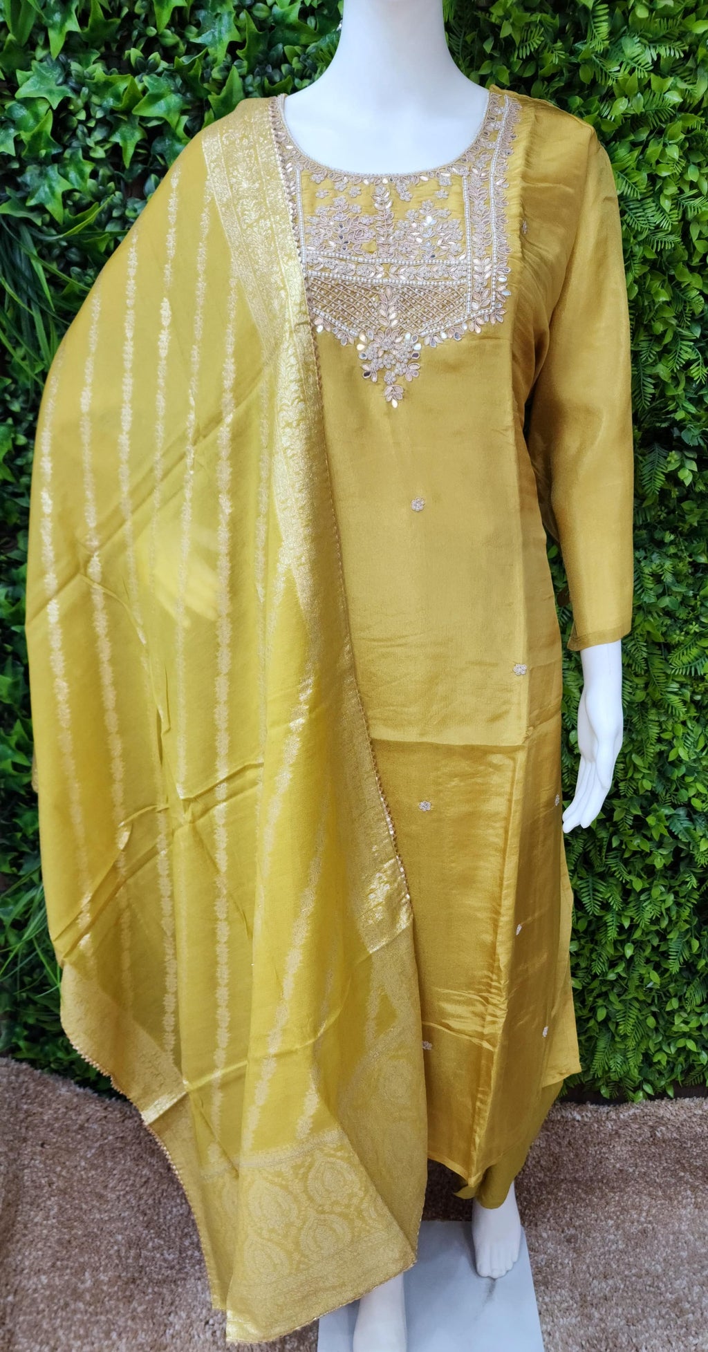 Plussize Glasstissue Partywear