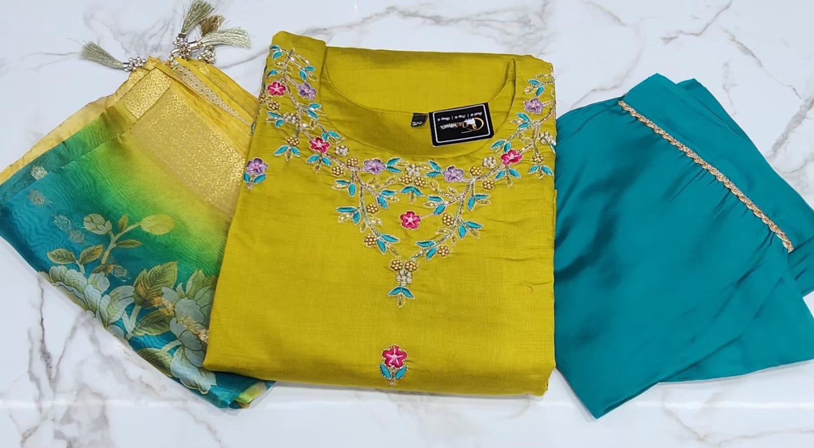 Plussize Vatican Partywear