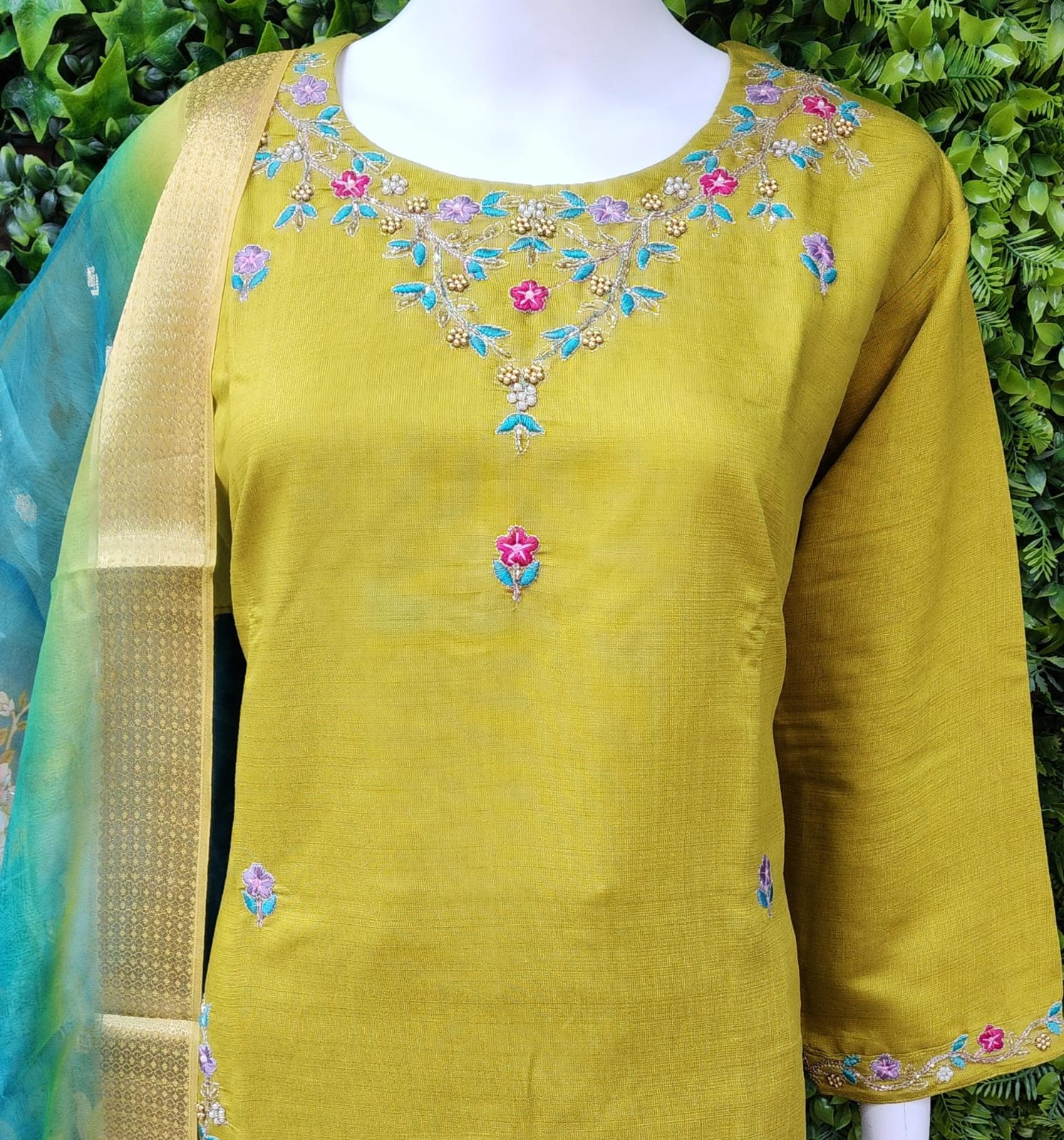 Plussize Vatican Partywear