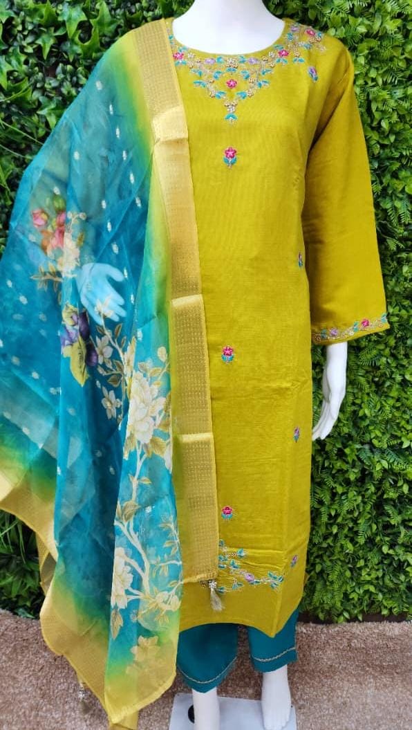 Plussize Vatican Partywear