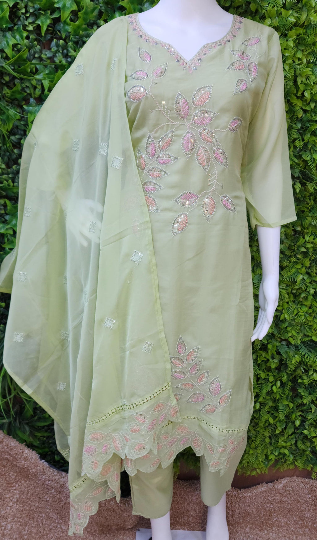 Chenderi Threadwork Partywear